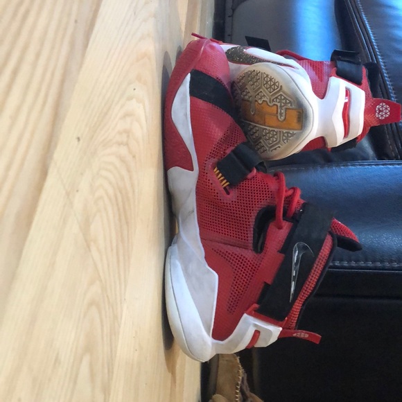 $100 - Picture 2 of 4